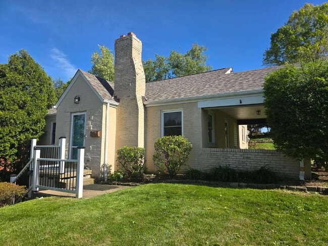 Building Photo - 300 Maxwell Dr