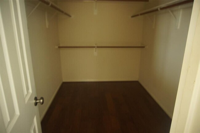 Building Photo - 7450 Oakwood Canyon Dr