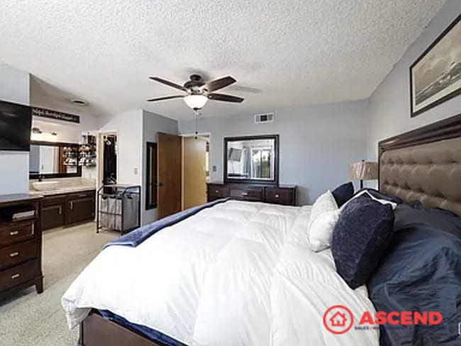 Building Photo - Captivating Home Near Highland Highschool!