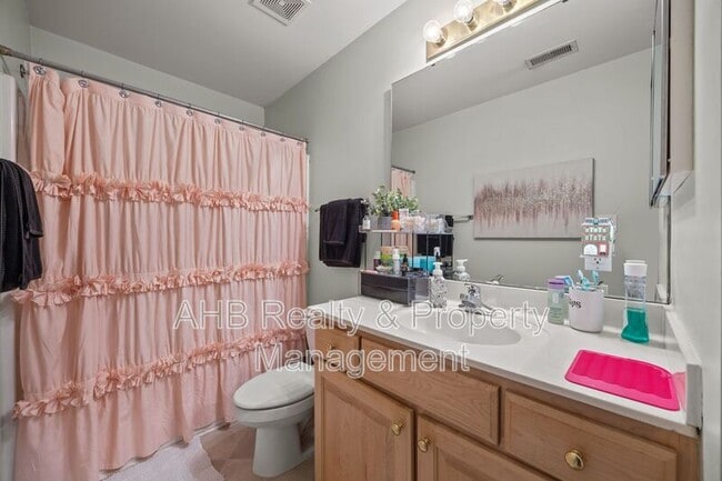 Building Photo - 949 Pensford Dr