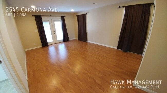 Building Photo - 2545 Carmona Ave