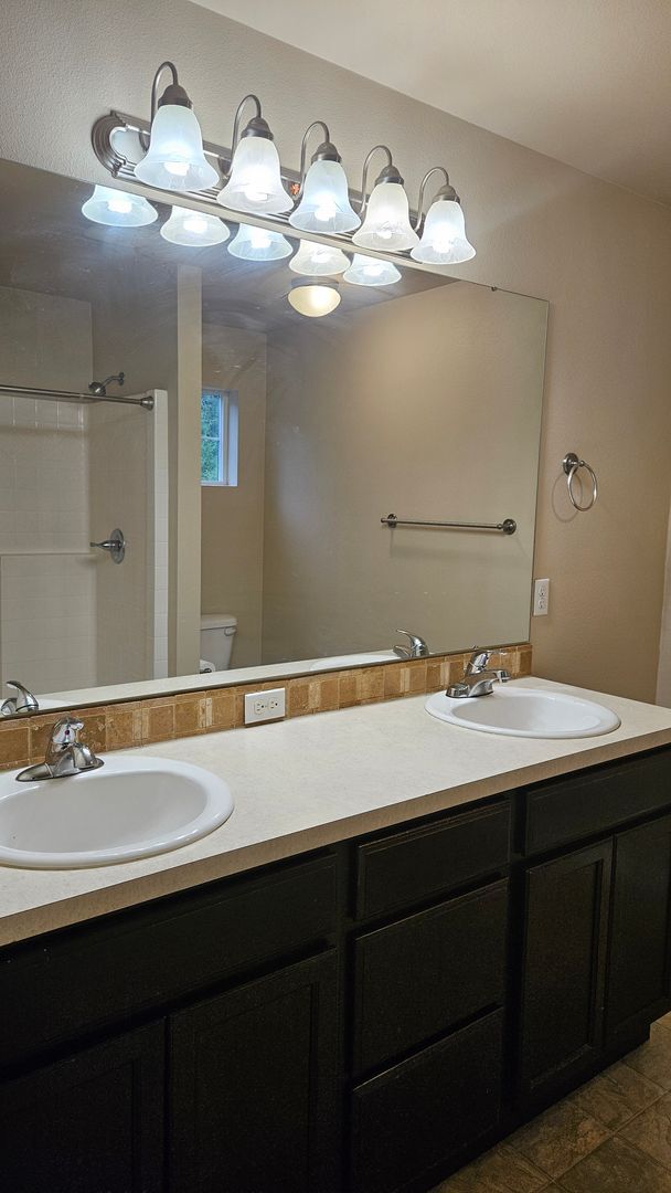 Building Photo - Hawks Praire Lacey 3 Bdrm Home!