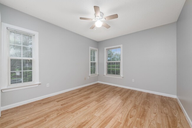 Building Photo - 2 Bedroom 2 bathroom  Condominium.