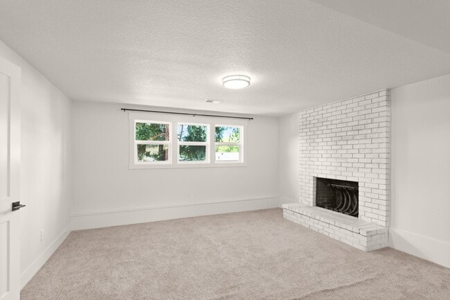 Building Photo - Beautifully Updated Home with Spacious Backyard
