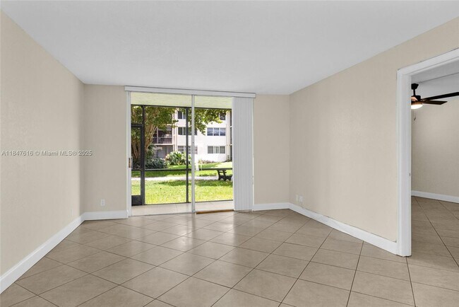Building Photo - 681 S Hollybrook Dr