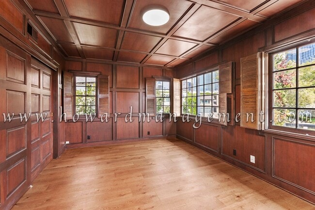 Building Photo - Contemporary Style 5bed/5bath Home with Ad...