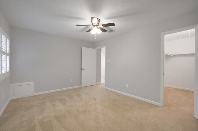 Building Photo - 15815 Baytree Dr