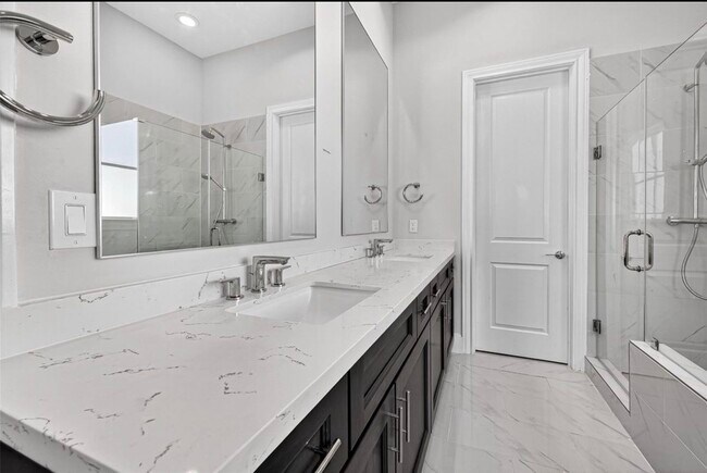 Building Photo - 815 Bringhurst St