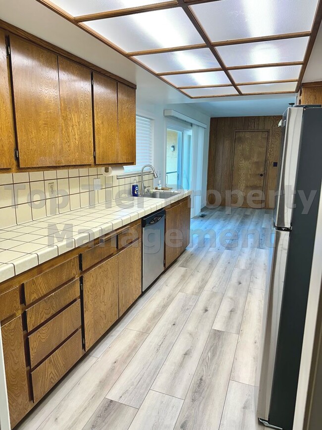 Building Photo - Very nice 3 Bed, 2 Bath, 1,919 Sqft Walnut Creek house available August 5th for lease !