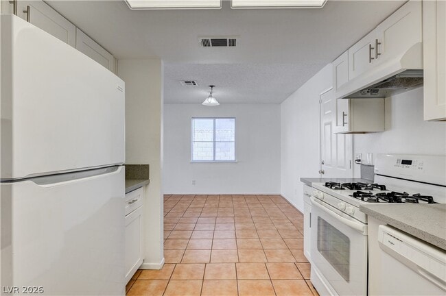 Building Photo - 707 Honeybee Ct