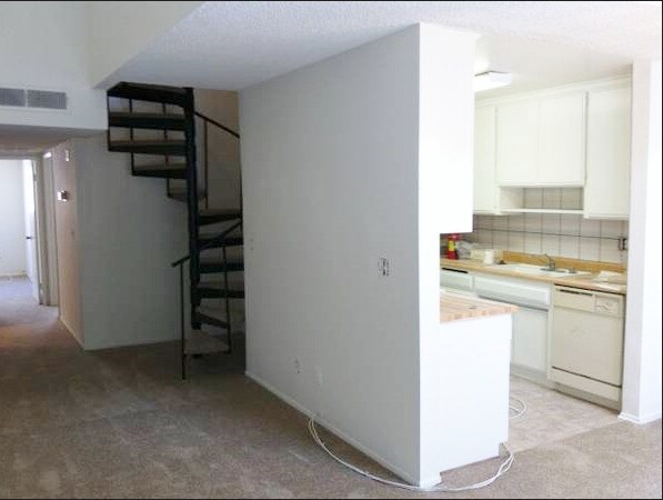 Building Photo - 10926 Huston St