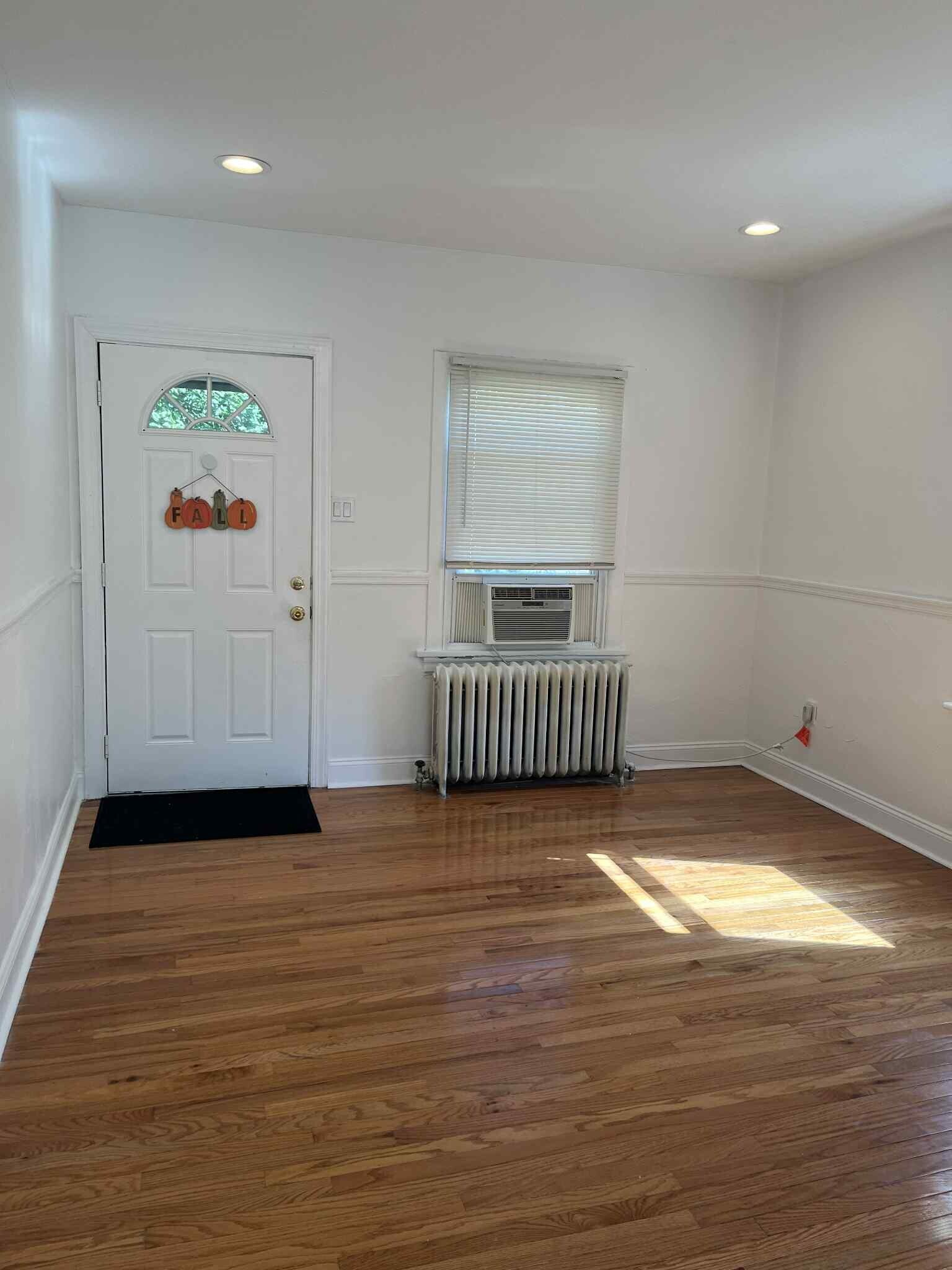 Living room - 1368 High Ave