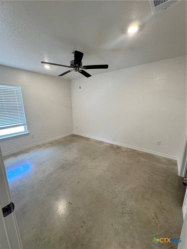Building Photo - 1274 Lehmann Dr