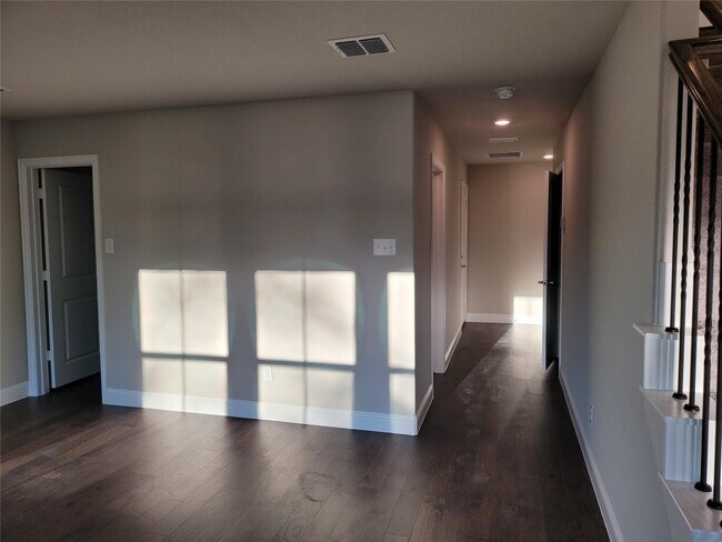 Building Photo - 124 Settlers Wy
