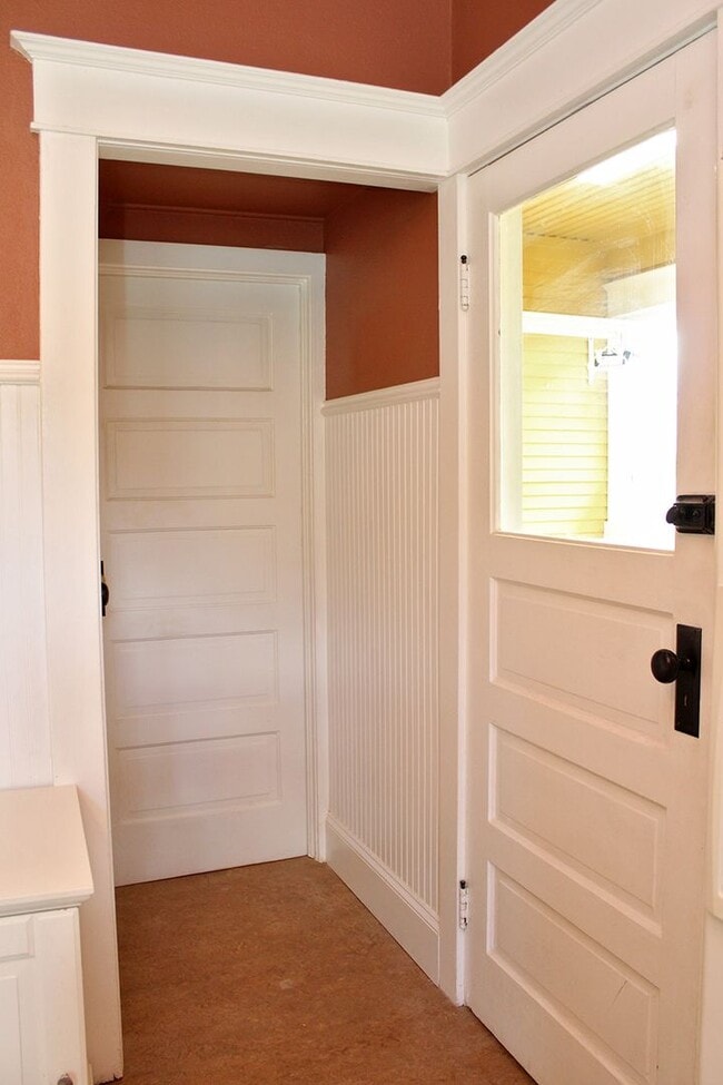 Building Photo - 5002 SE 97th Ave