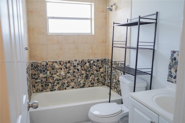 Building Photo - 2008 Jackson St