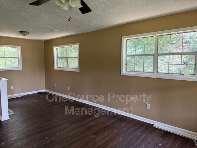 Building Photo - 522 Charlie Harris Loop