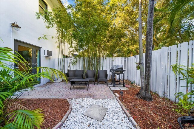 Building Photo - 312 NE 16th Terrace