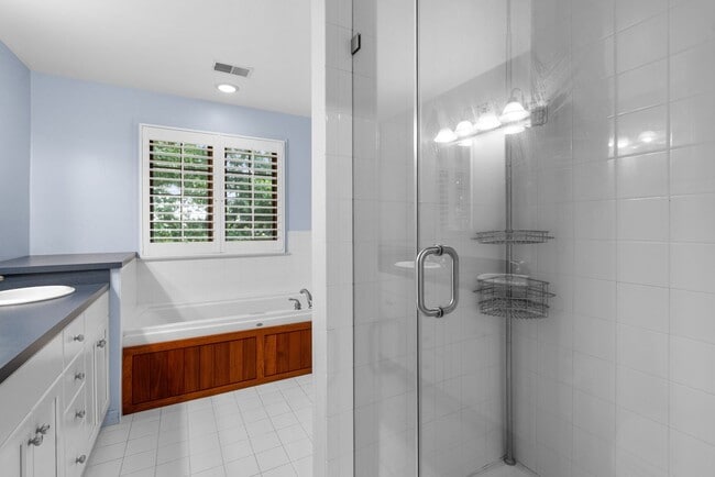 Building Photo - 3 Bed 3.5 Bath - Rockville Townhome - 2 Ca...