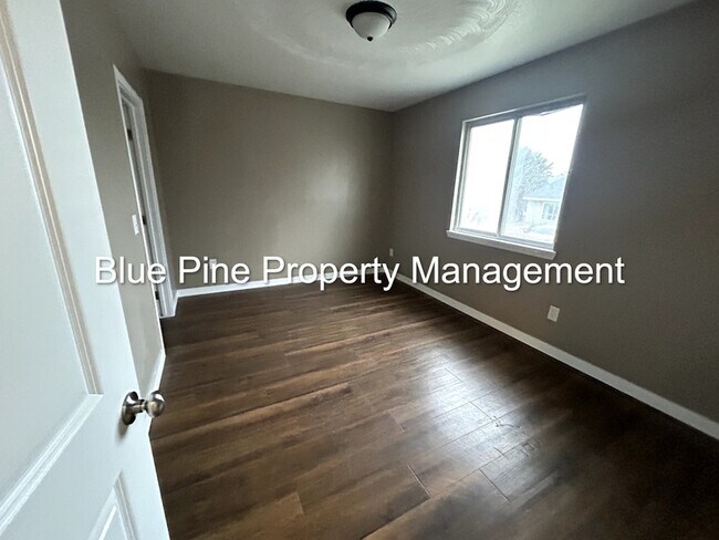 Building Photo - 322 Fredregill Rd