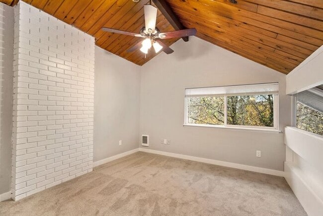 Building Photo - Beautiful Rustic-Style 1-bedroom Apartment...