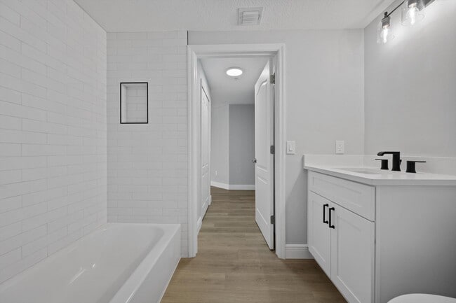 Building Photo - 11022 Legacy Dr