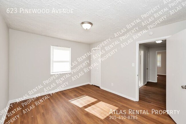 Building Photo - 623 Pinewood Ave