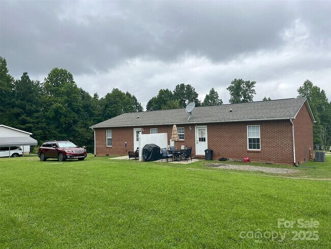 Building Photo - 5508 Wrenn Dr