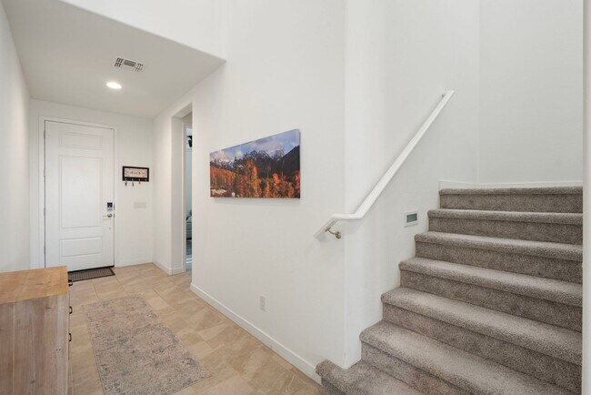 Building Photo - 3110 E Hayfield Wy