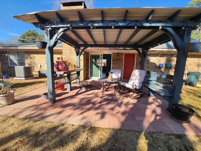 Building Photo - Available Now, PG 4 Bedroom