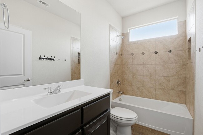 Building Photo - Beautiful on Burlingame