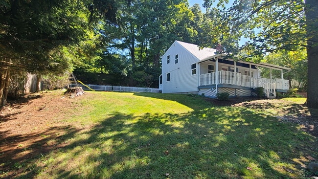 Building Photo - 15 Stock Pl