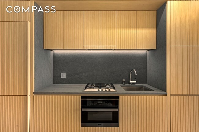 Building Photo - 565 Broome St