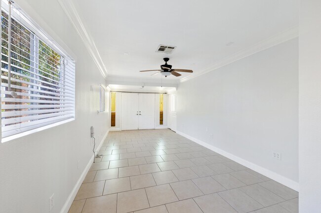Building Photo - 77054 California Dr