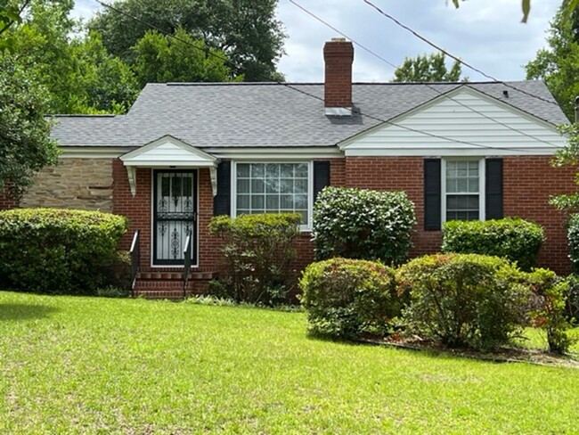 Building Photo - Brick home near Surrey Center located in W...