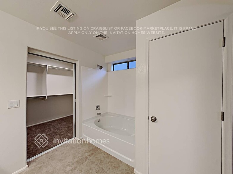 Building Photo - 42695 W Anne Ln