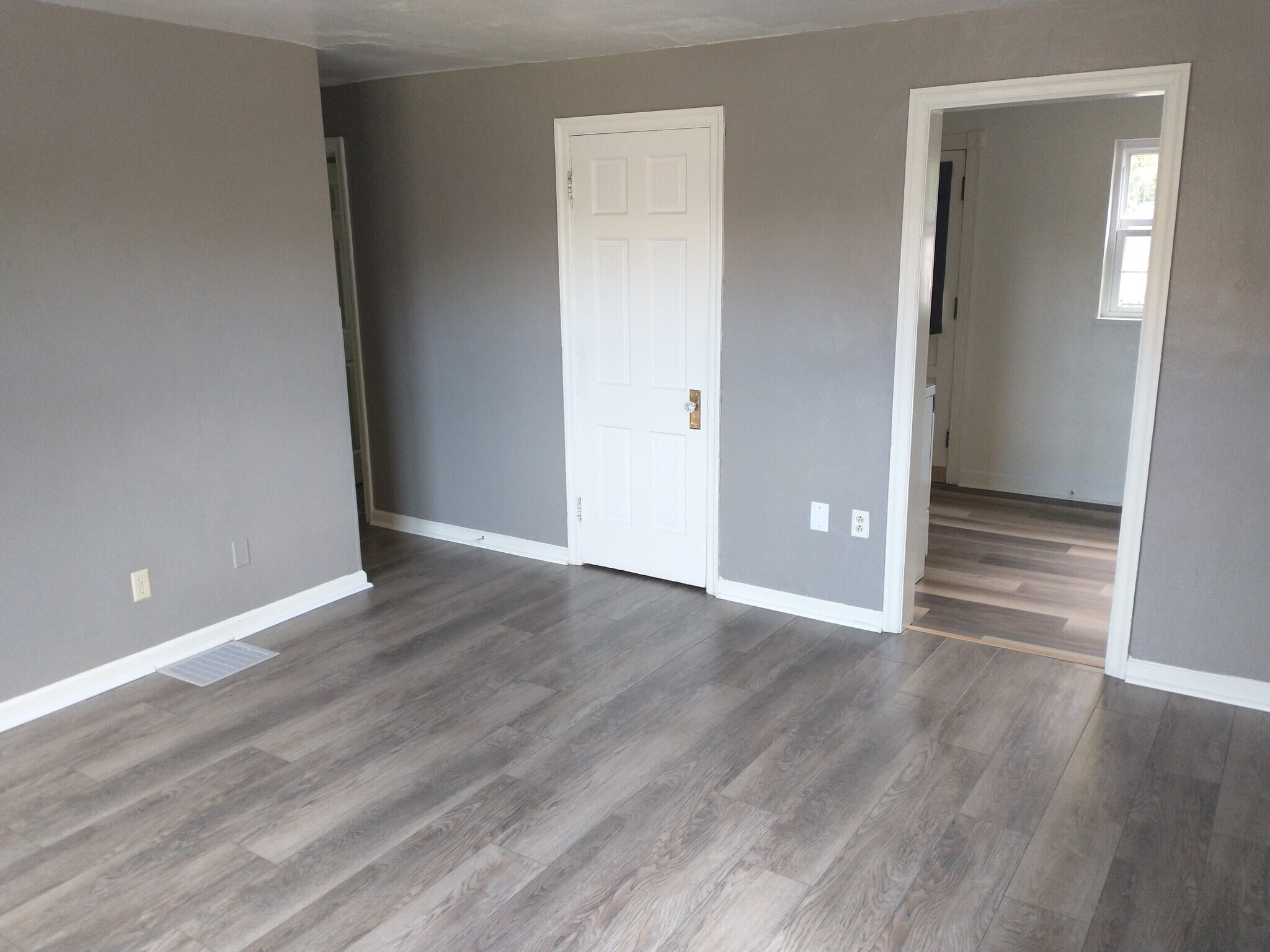 Building Photo - 372 Morris Dr