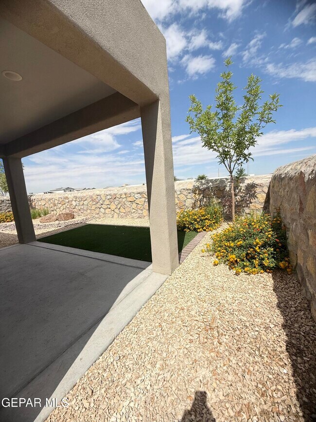 Building Photo - 257 Adamtowne Dr