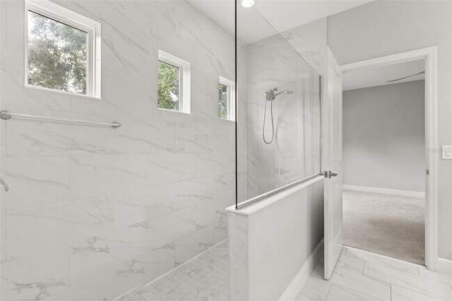 Building Photo - 2813 Roseglen Way