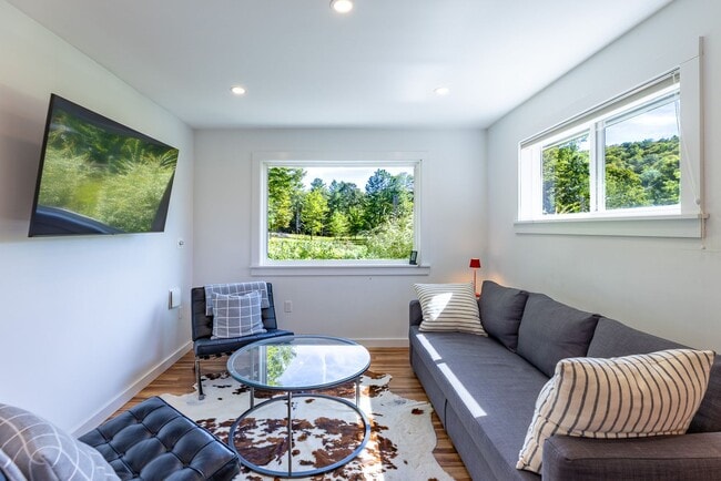 Building Photo - 5 month lease- Fully Furnished One bedroom...