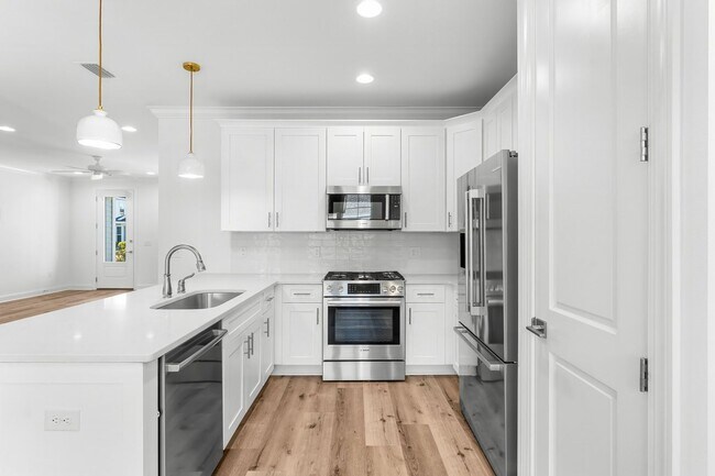 Building Photo - 117 Roundwood Dr