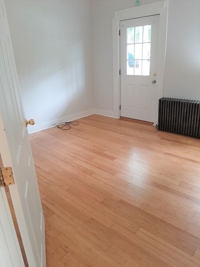 Building Photo - 222 Pleasant St