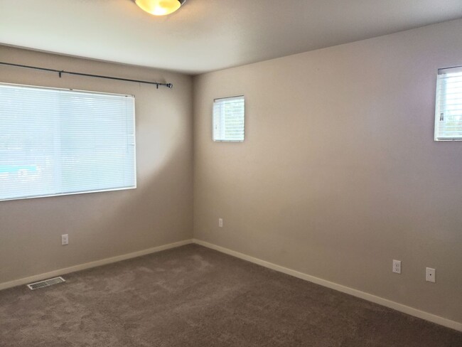 Building Photo - Home for Rent in Puyallup