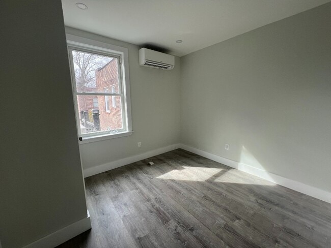 Building Photo - Lovely 2 Bed 2 Bath Gardens House w Terrace