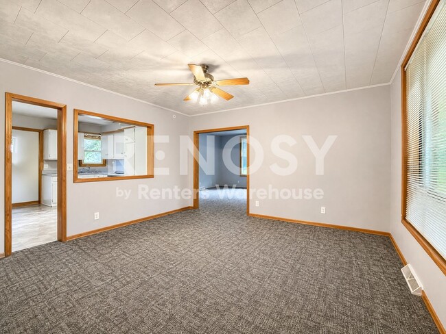 Building Photo - 4BD/2BA in Newport Available Now!