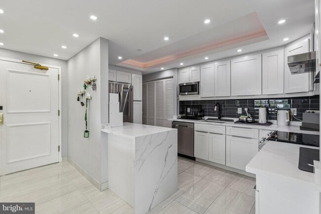 Building Photo - 6101 Edsall Rd