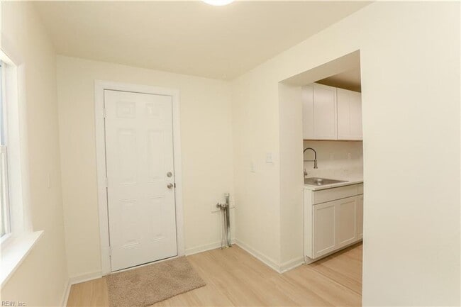 Building Photo - Cozy 2-Bedroom with Modern Upgrades