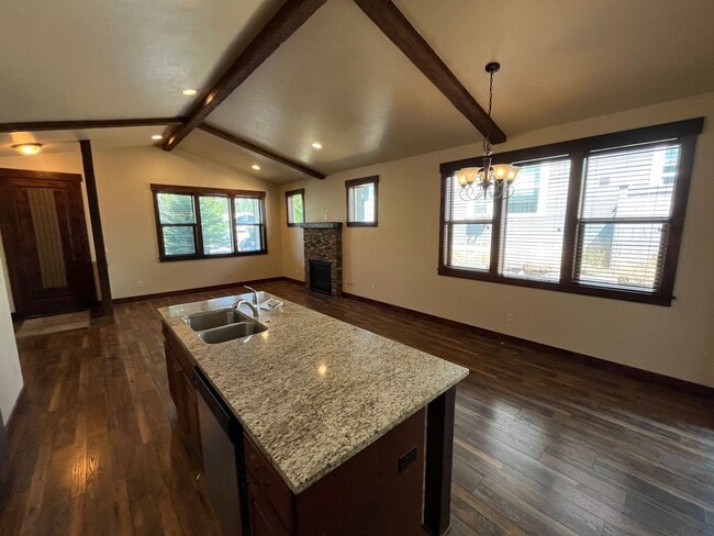Building Photo - 61064 SE Ruby Peak Ln