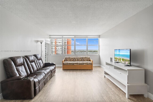 Building Photo - 1351 NE Miami Gardens Dr