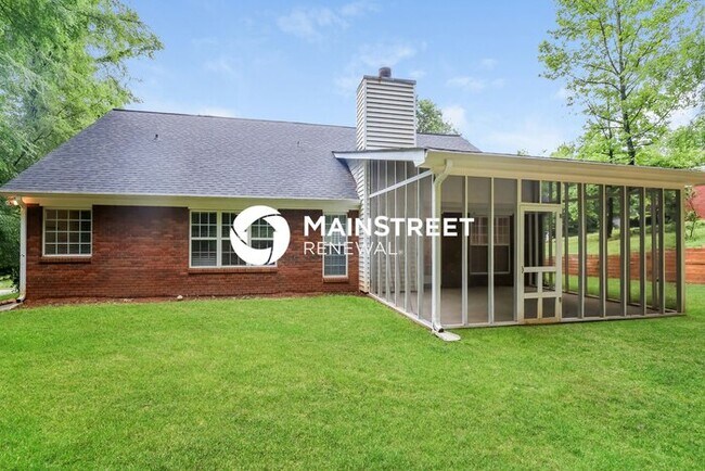 Building Photo - 4 Bedroom Pet-Friendly Home in Hoschton, GA with Main Street Renewal